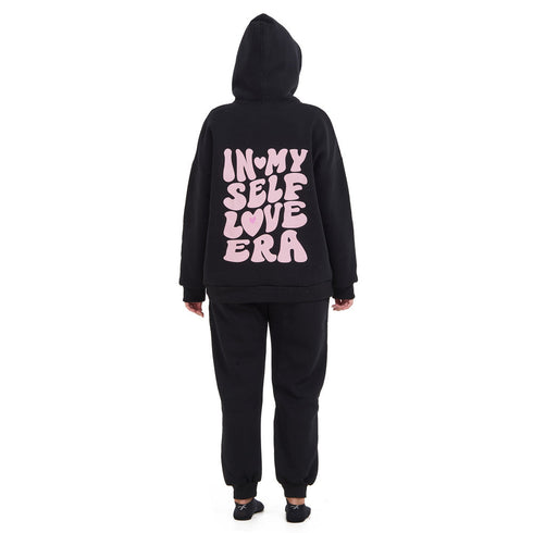 طقم بيجامة شتوية للسيدات هودي مطبوع اسود "self love era"